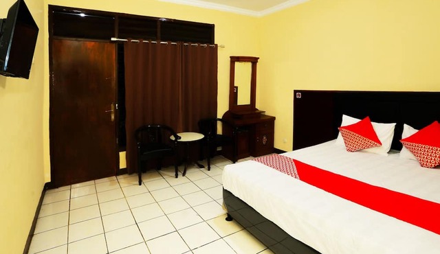 OYO 93136 Hotel Santo Djaya 2 in Karehkel