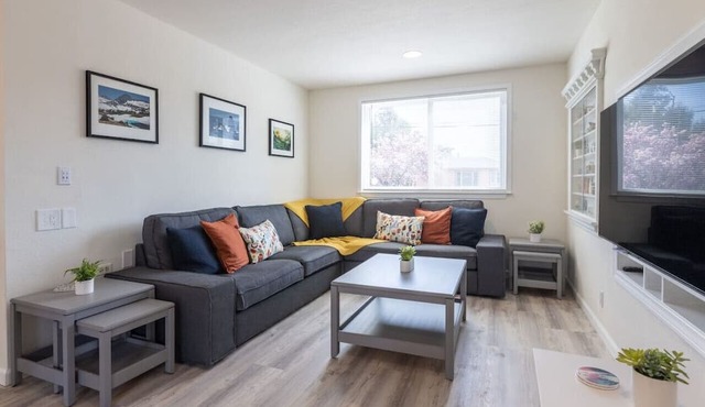 Quaint & Charming 4BR Tranquil Palo Alto Retreat in Palo Alto