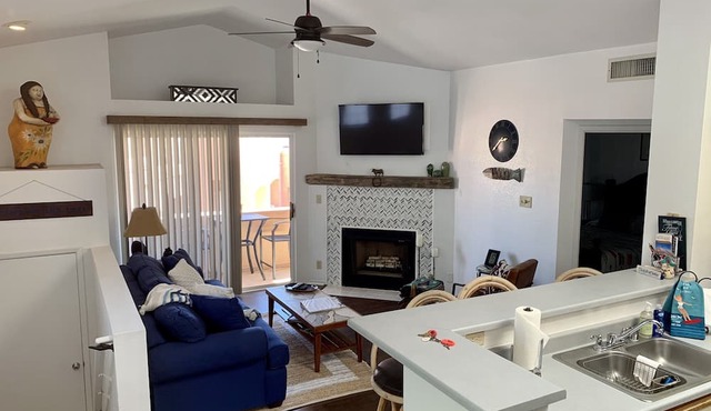 Just Remodeled! Perfect location condo! Walk right to the lake and restaurants! in Lake Havasu City