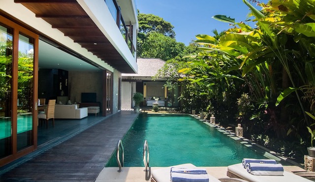 Bali Holiday Villas - La Mer with private pool