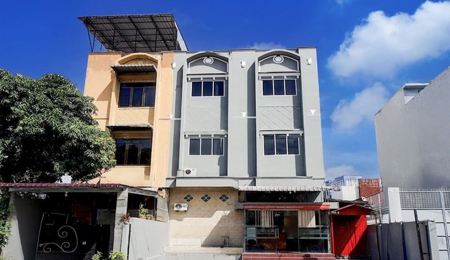 Cozy Double Escape W/Free WiFi and Parking in Medan