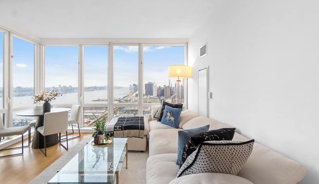 Corner 1BR Skyline and River Views Floor to Ceiling Windows Walk to Times Sq in New York
