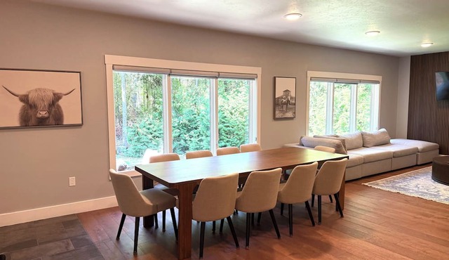 NEW Spacious Luxury Retreat in Exclusive Point Beach with Lake Access in Egg Harbor