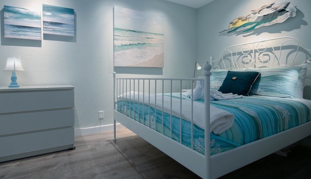 NEW Heated Pool & HOT Tub! Top-Floor-Ocean View! in Galveston