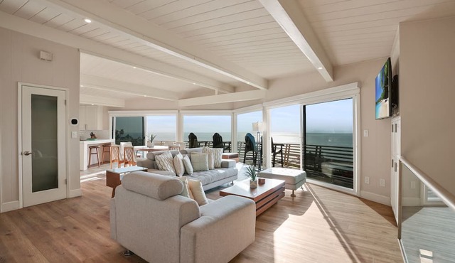Cliffside Oceanfront Gem - Stunning Views & Yard in Encinitas