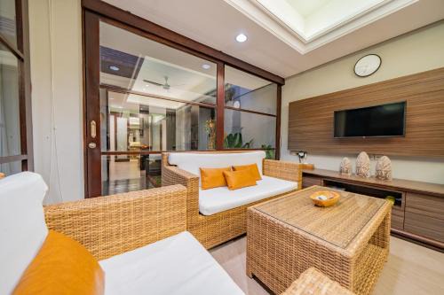 2BR villa w- private pool & workspace