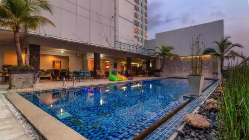 The Square Apartemen Service by Haka - Netflix & WiFi in Surabaya