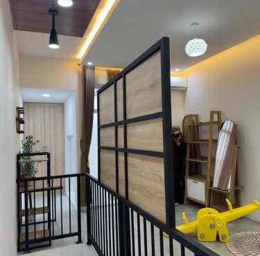 Villa Rajendra Modern Mezzanine untuk Keluarga