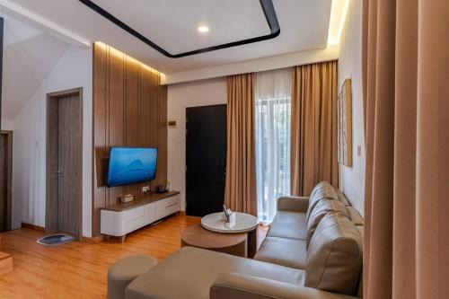 Kyzen - Modern 4BR Family Home w Private Garden