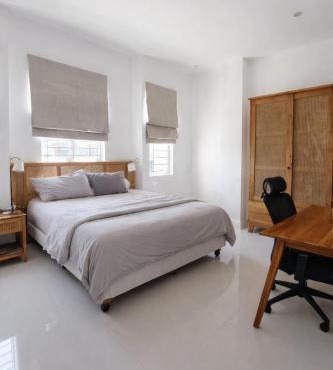Spacious Private Room & Rooftop Near Beach