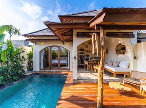VILLA ATAO NYANYI BEACH - In front of entrance to NUANU