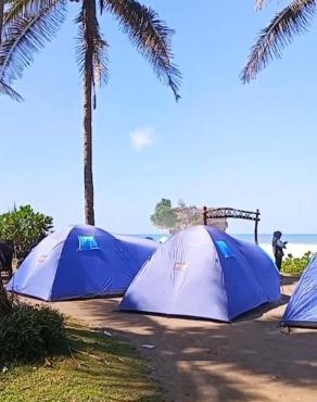 Tenda Standar Pantai Madasari in Bulakbenda