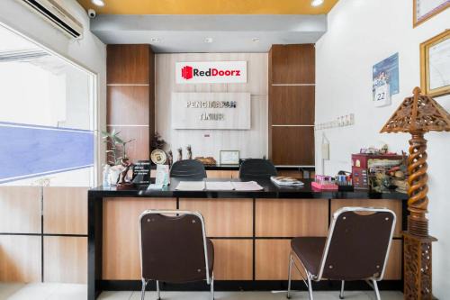 RedDoorz Plus near Palembang Airport 3 in Palembang