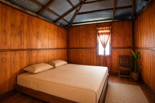 Nur Homestay, Mini Resto & Souvenir in Batudaka Island