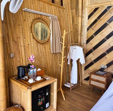 Hideaway Bamboo House in Selat