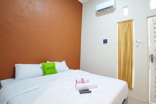 Urbanview Wisma Tentrem Syariah near RS KSH