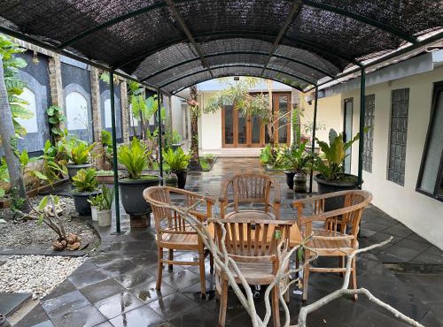 Omah Tentrem By Slow Living in Kejayan