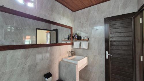MADHAVA homestay in Tejakula