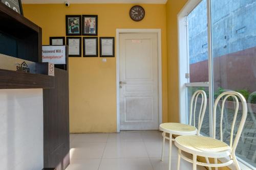 RedDoorz Syariah near RSUD Dr Iskak Tulungagung in Kedungwaru