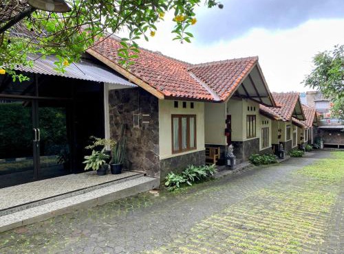 Cemara Asri Guesthouse in Lembang