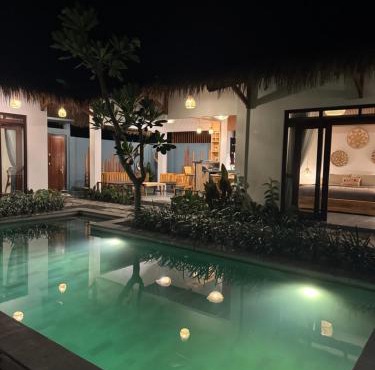 SinCity Tropical private pool villa in Tanjung