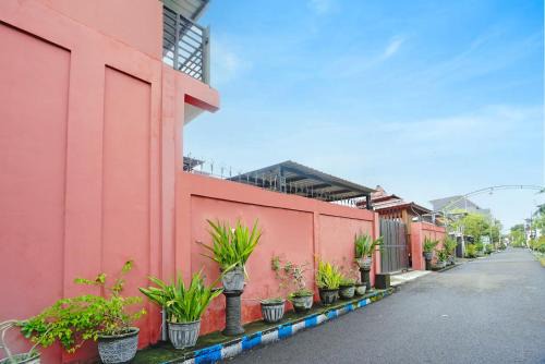 Hotel O near UNISLA formerly Homestay Bougenville in Lamongan