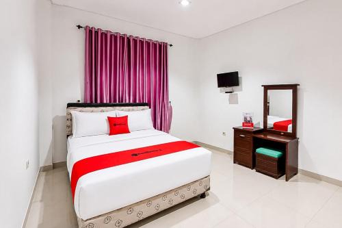 RedDoorz at Residence Bintaro in Mencil