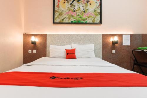 RedDoorz Syariah near Mall Of Serang in Kumprung