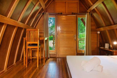 Kaia Raya Surf Lodge in Maluk
