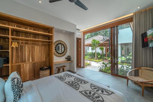 Exclusive 12BR Ubud Twin Villas with Jacuzzi, Slide!
