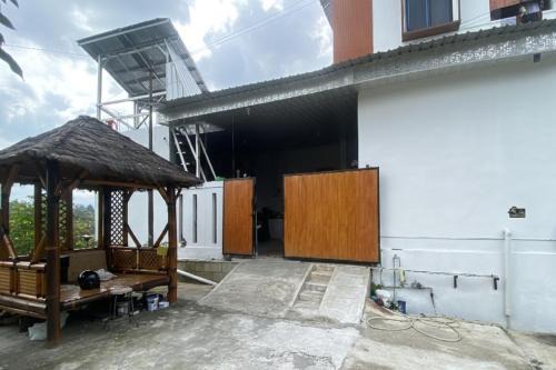 OYO 95038 Khanza Stay in Alastuwo