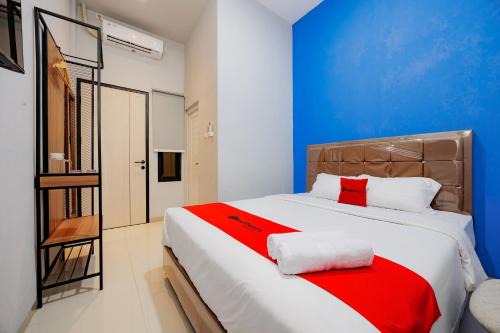 RedDoorz NH Syariah near UNIMUS 2 Semarang in Alastuwo