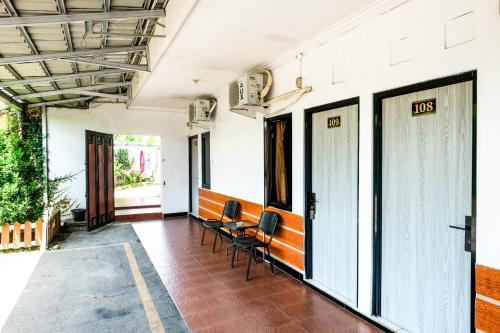 RedDoorz near GOR Satria 3