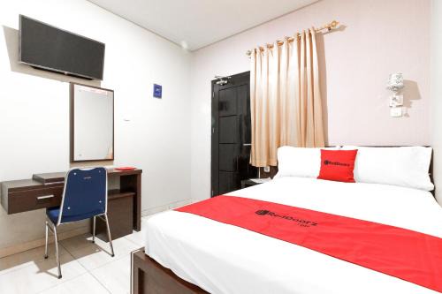 RedDoorz Plus near Pantai Malalayang Manado