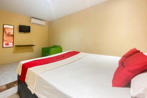 RedDoorz at Hotel Warna Palopo