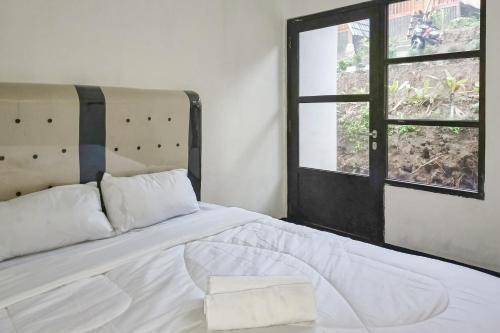 Valley Ciater Subang Mitra RedDoorz in Ciater