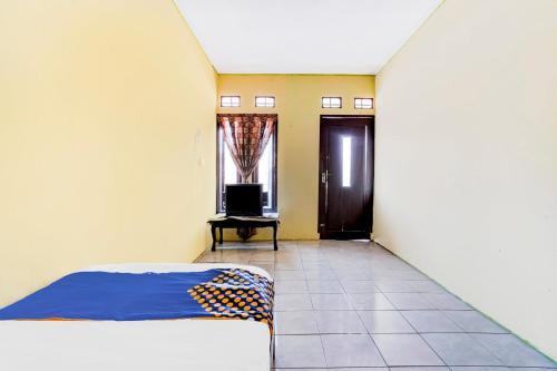 OYO Life 90701 Kost Syariah Deris in Sumedang