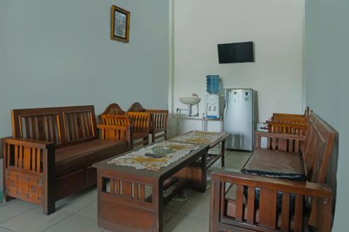 Hotel O Wisma Melyro Syariah Near Yamaha - Thamrin Brothers Cabang Muara Dua in Muaradua