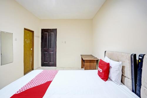 OYO Life 93111 Garden Homestay 2 Merlion in Lontar