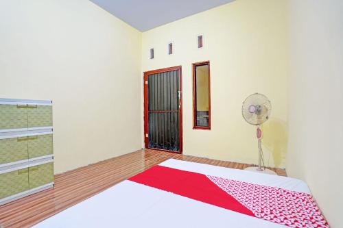 OYO Life 92920 Rumah Kost Azca in Prigen