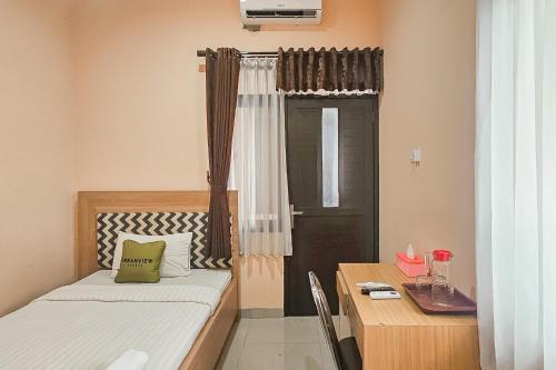 Urbanview MJ House Syariah Bandung in Bandung
