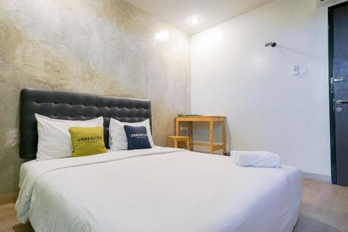 Urbanview Hotel Syariah De Umbrella Ciputat in Tangerang