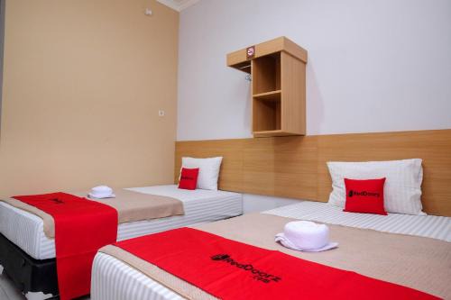 RedDoorz Syariah near Perempatan Kartasura
