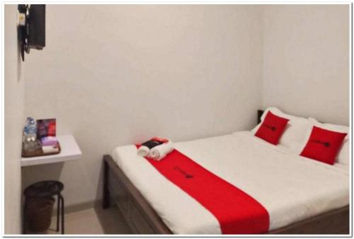 RedDoorz at MERR Rungkut Jl Gunung Anyar in Gununganjar