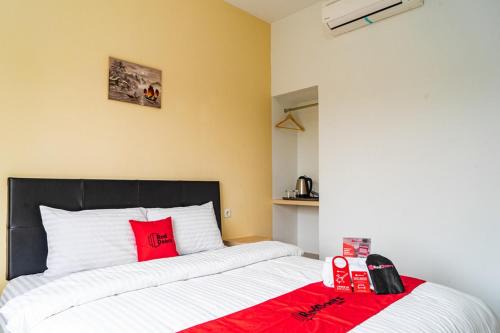 RedDoorz Plus near Teras Kota 3