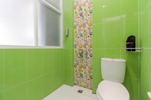 RedDoorz Plus near Stasiun Bekasi in Bekasi